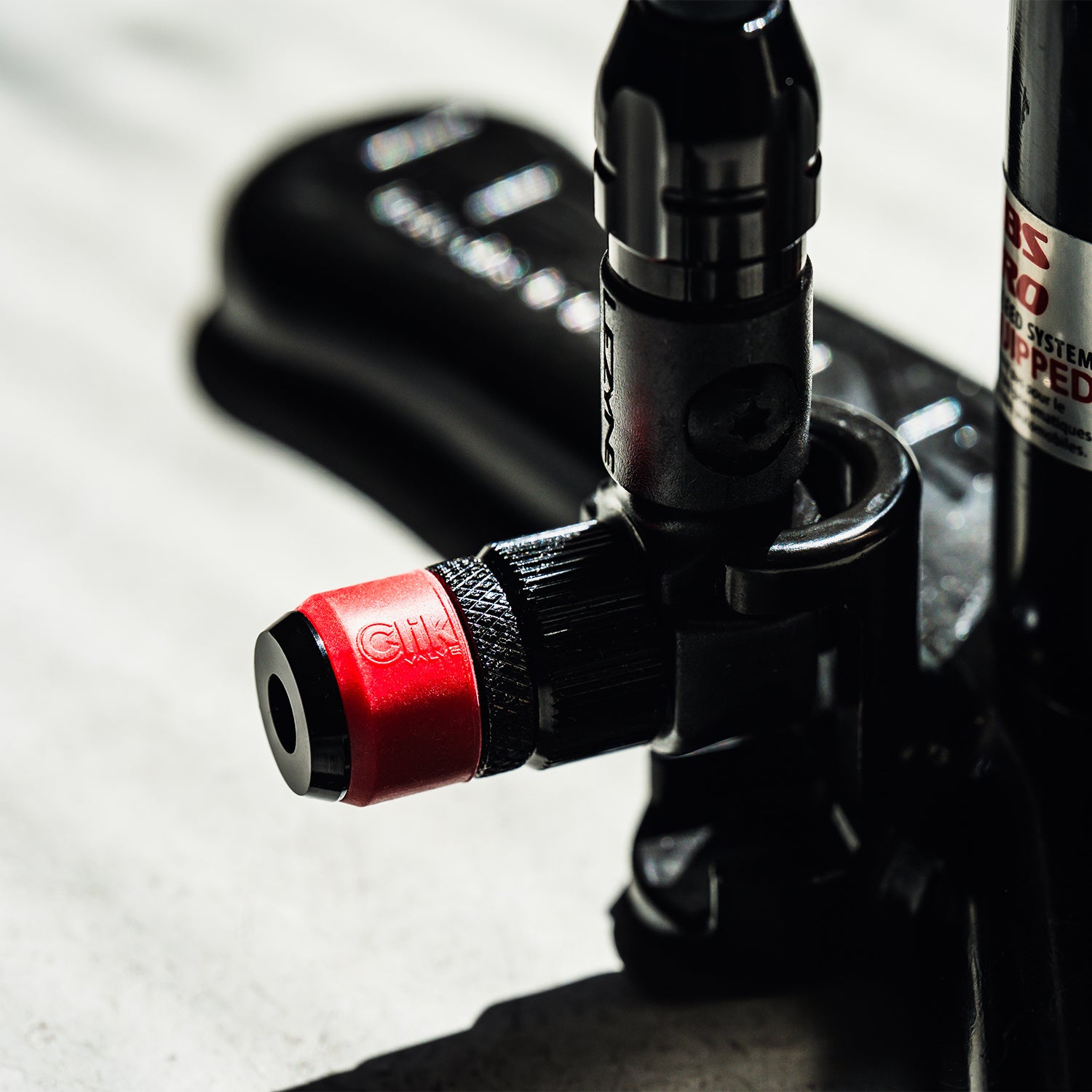 Lezyne CLIK Chuck – precision aluminum pump chuck for fast and secure bike tire inflation.