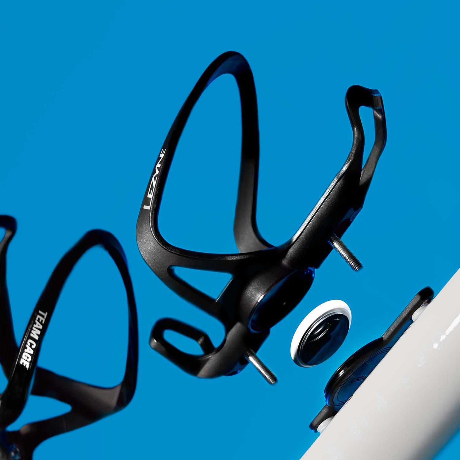 Lezyne Matrix Air Cage conceals an Apple Air Tagâ„¢ within the bottle cage in a hidden, watertight compartment.
