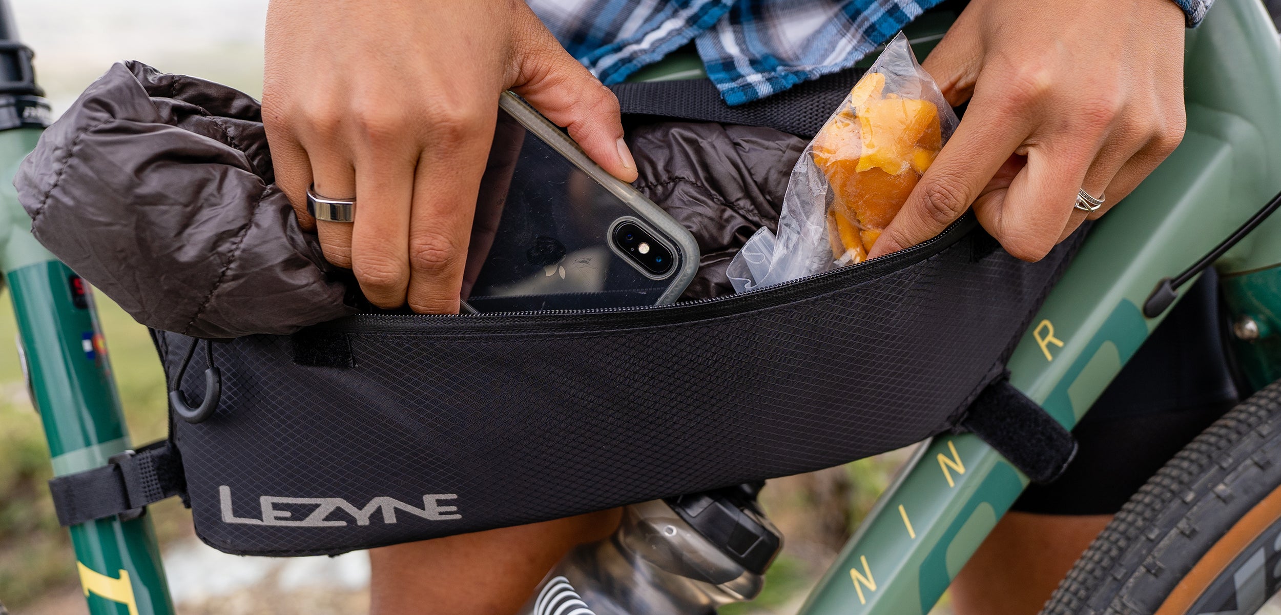 Lezyne on sale frame bag