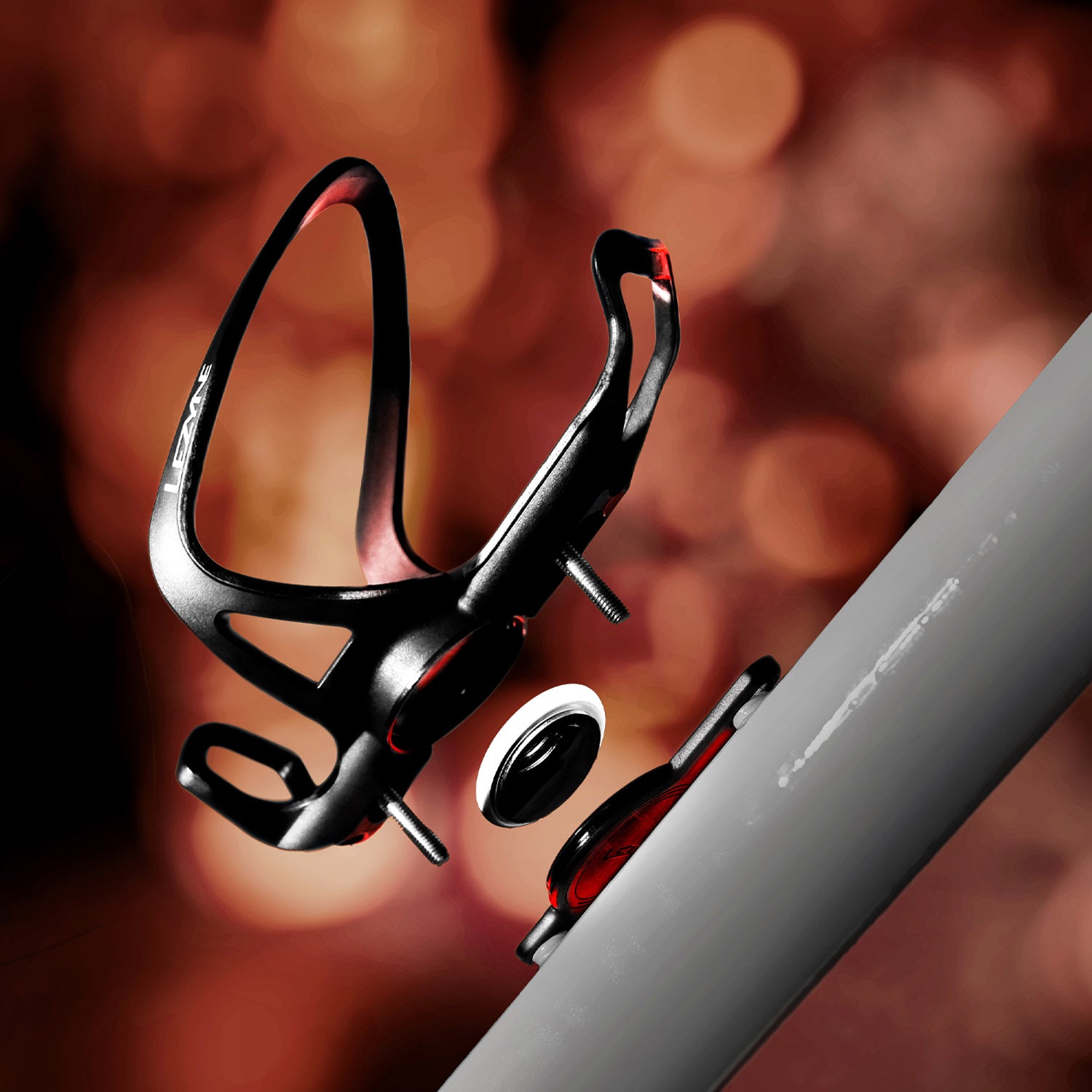 Lezyne Matrix Air Cage conceals an Apple Air Tag™ within the bottle cage. Air Tag not included.