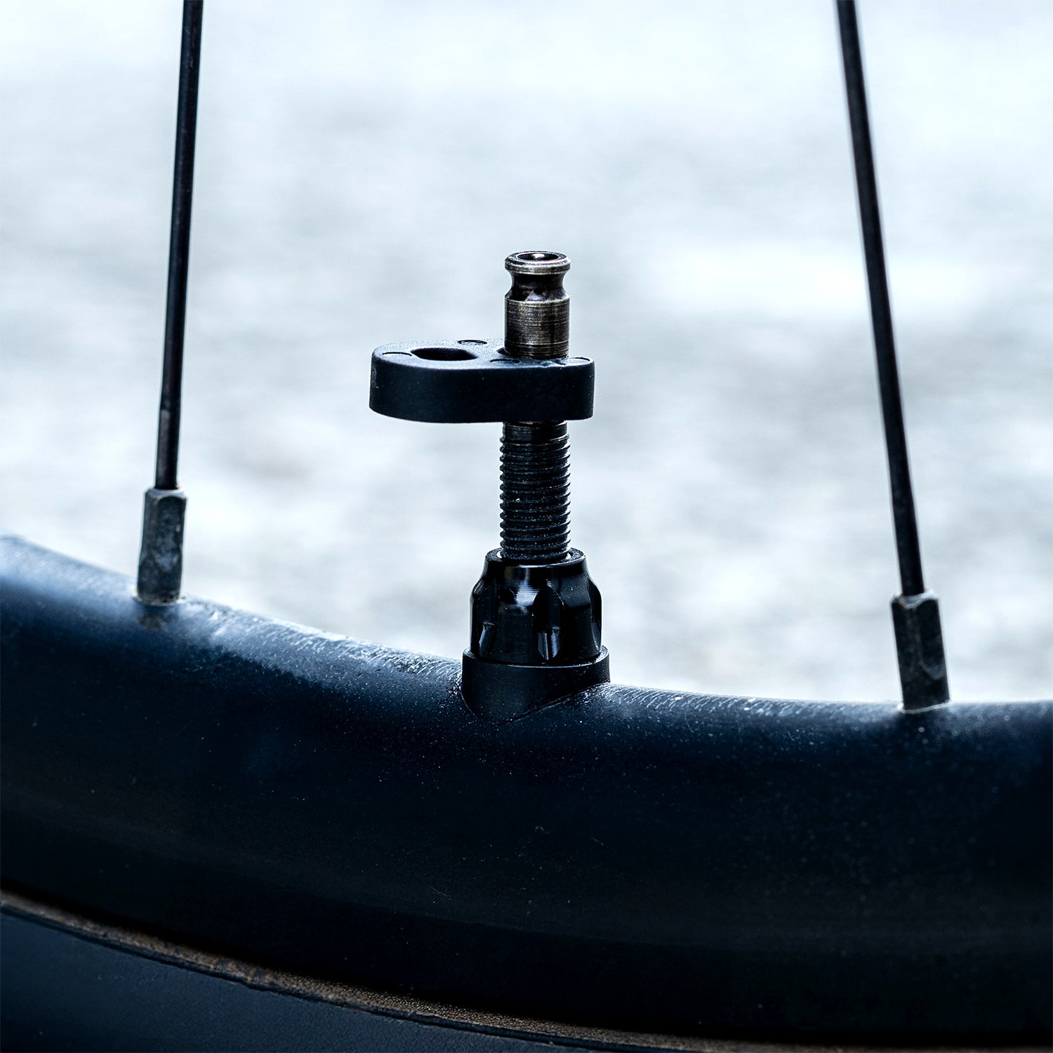 LEZYNE ABS PRO CLIK™ CHUCK WITH SCHWALBE CLIK VALVE® CORES