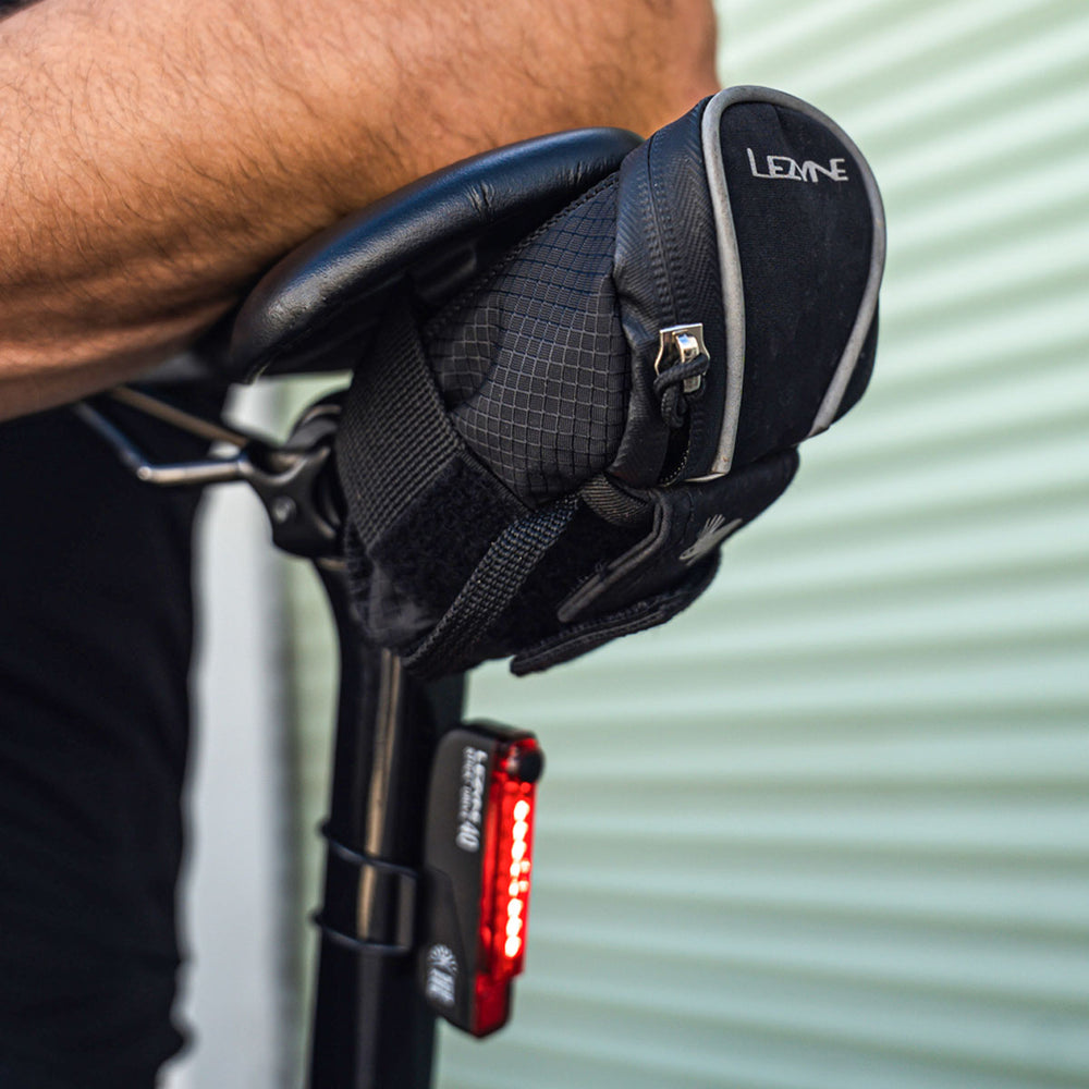 Lezyne Stuff Caddy 1.3L - Sac De Guidon Vélo Haute Qualité - Noir