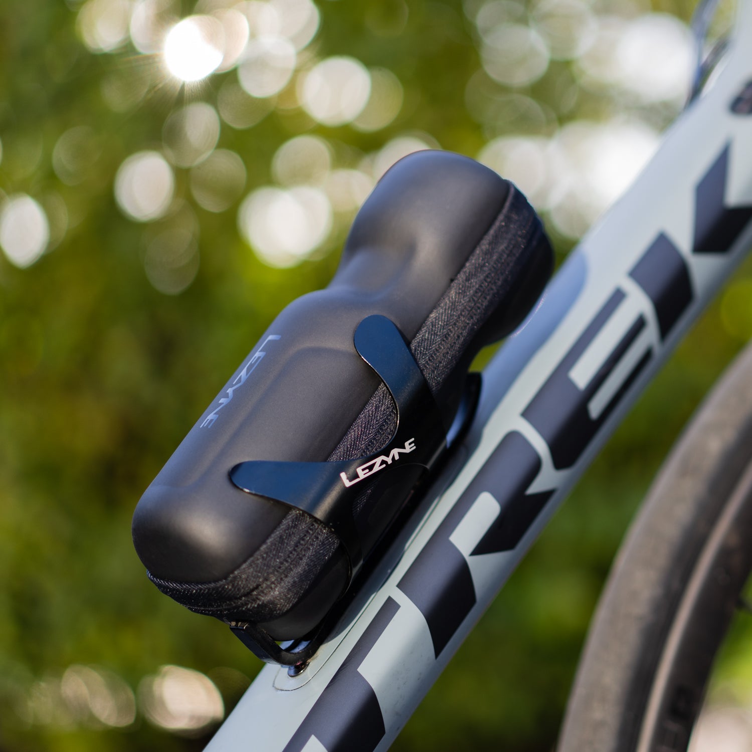 Lezyne flow store storage bottle cage