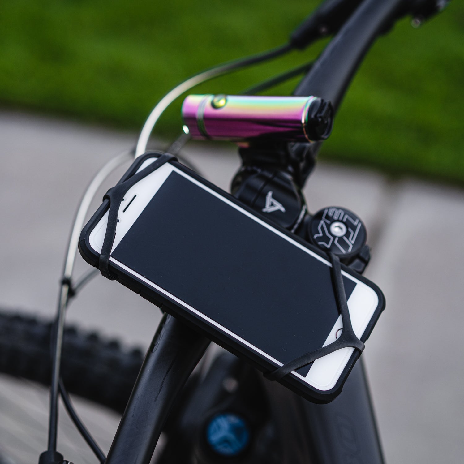 Phone clip best sale for bike handlebars