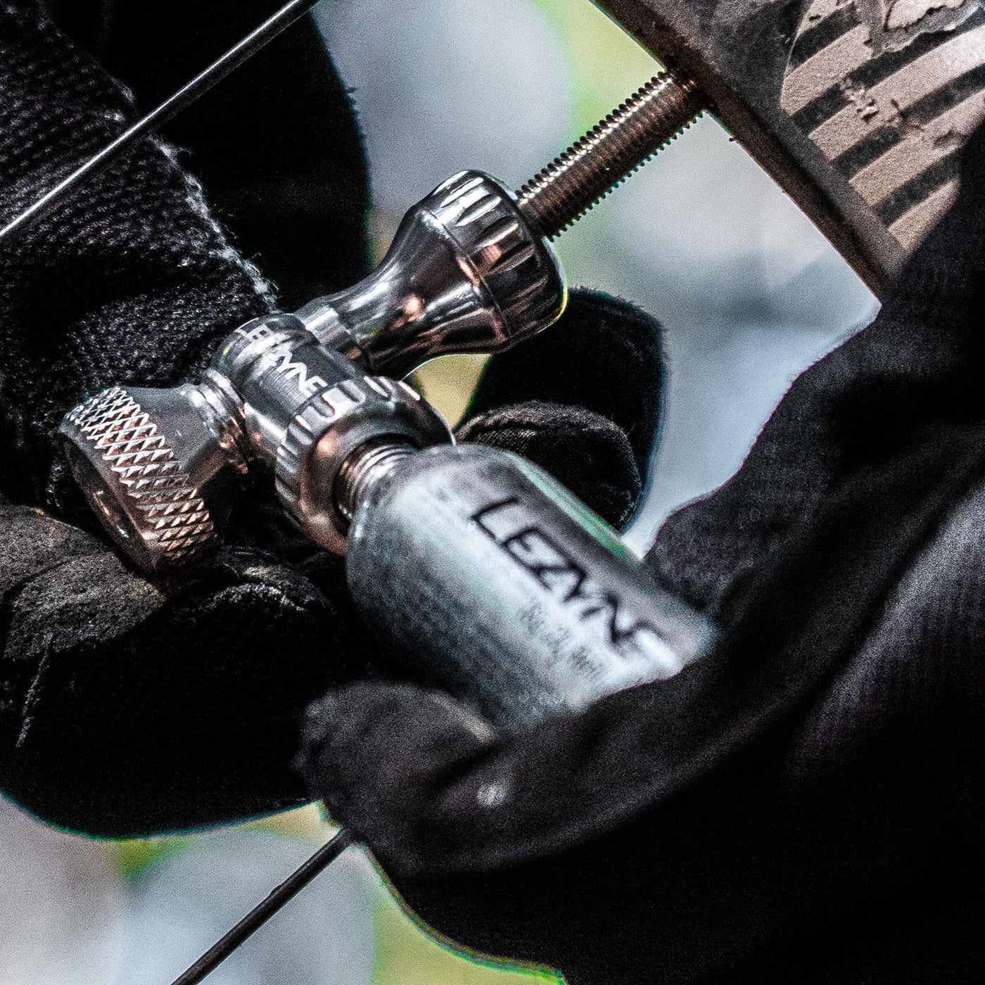 LEZYNE CONTROL DRIVE CO2 | BIKE TIRE INFLATOR